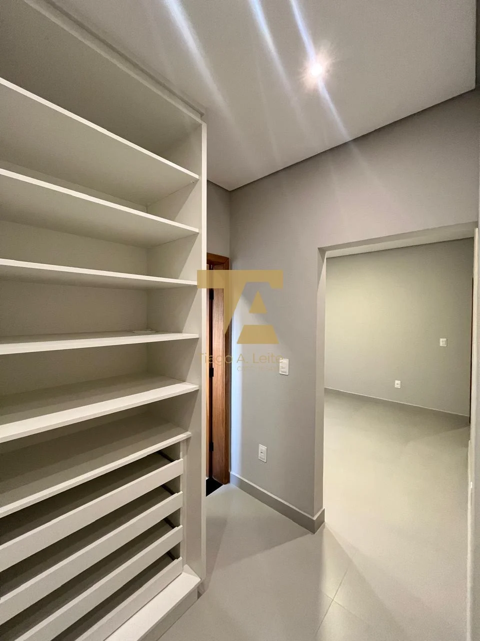 Casa Térrea com 3 Suítes e Fachada Contemporânea – Condomínio Pérola do Vale, Tremembé/SP