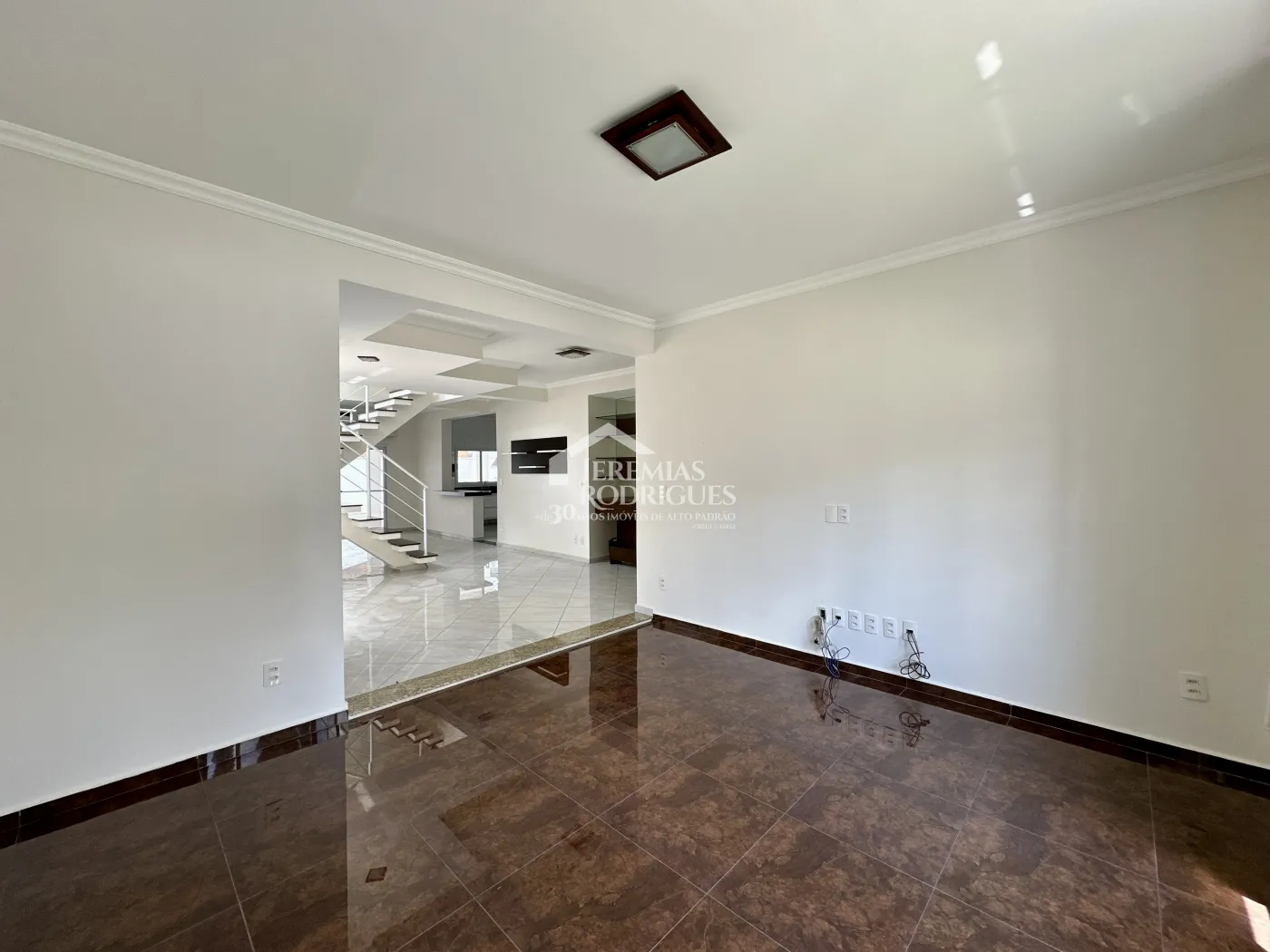 Casa para venda e locação com 4 suítes no Condomínio Campos do Conde II em Tremembé/SP