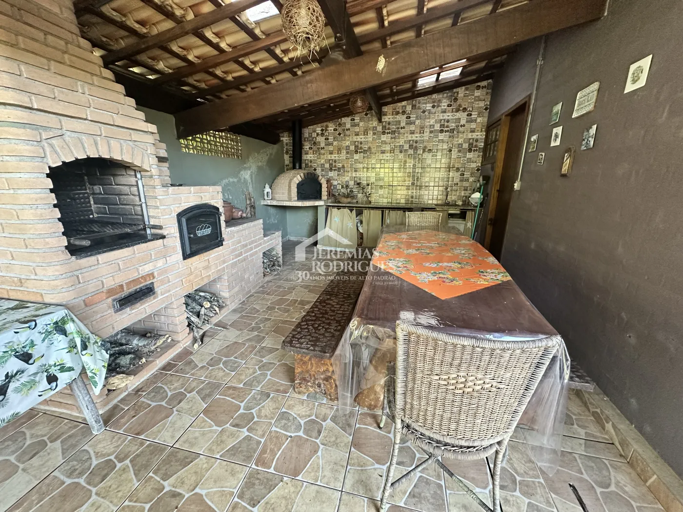 Casa à venda com 3 suítes no Centro em Santo Antônio do Pinhal/SP