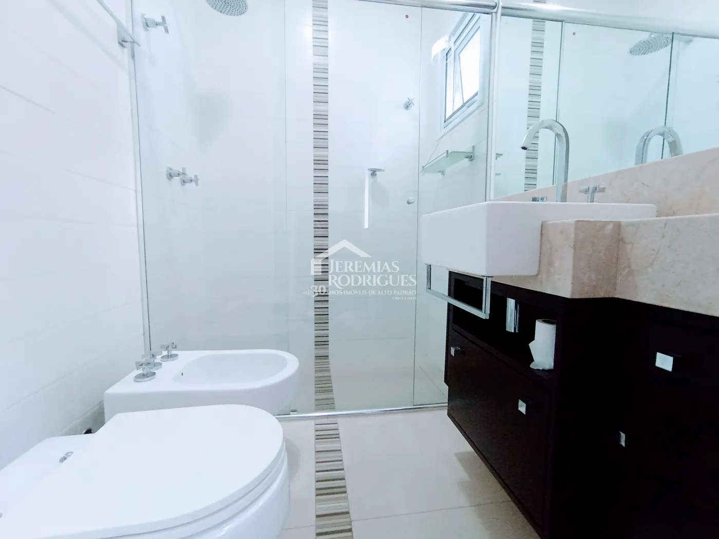 Casa para venda e locação com 4 suítes no Condomínio Taubaté Village em Taubaté/SP.