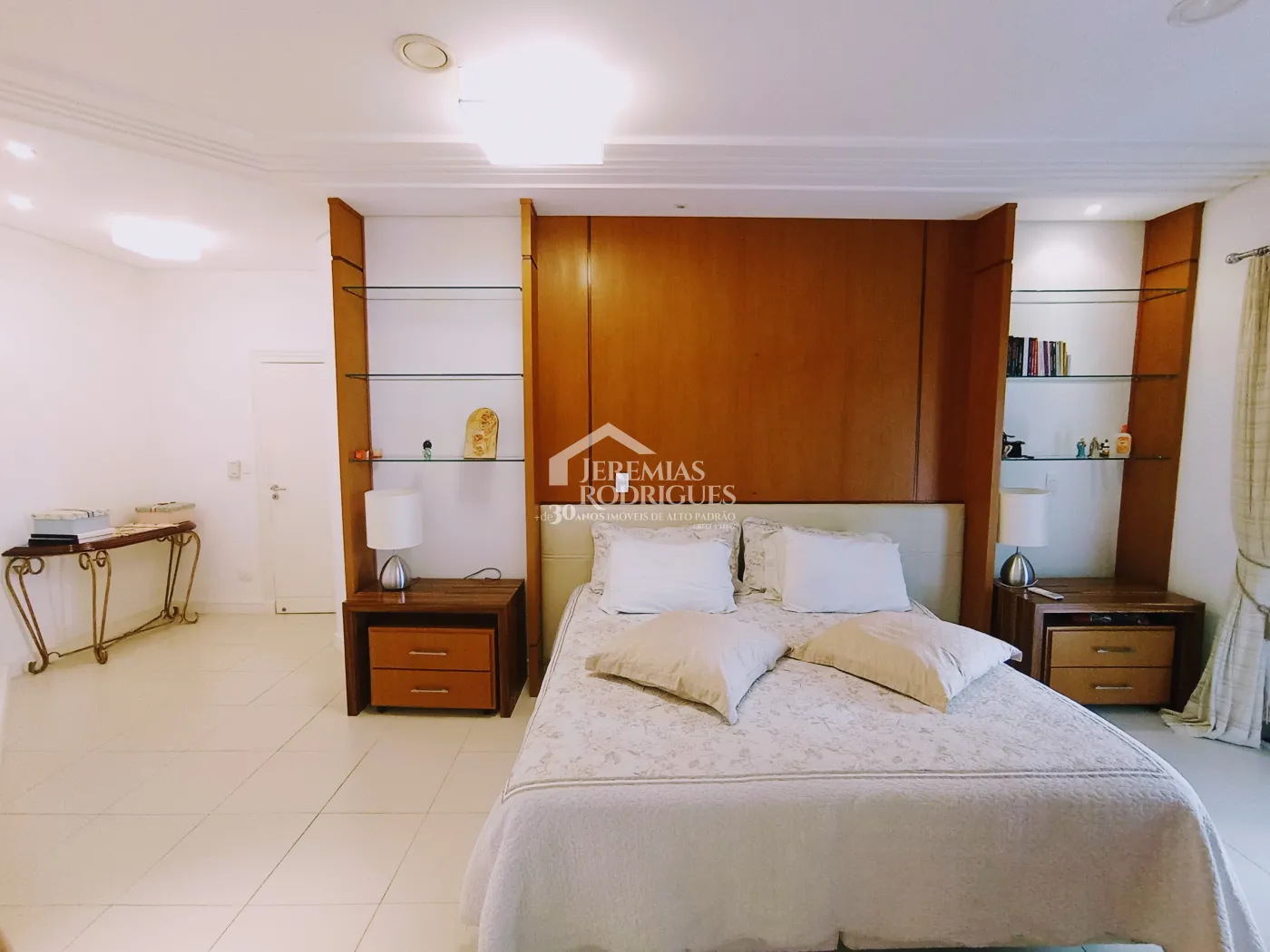 Casa à venda com 4 dormitórios no Condomínio Taubaté Village em Taubaté/SP.