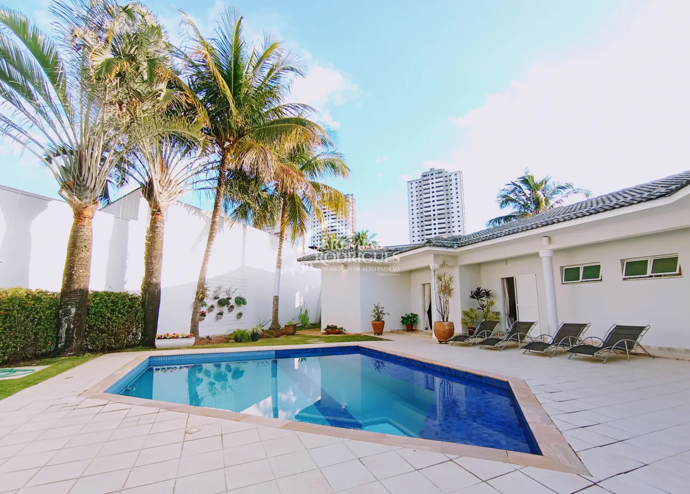 Casa à venda com 4 dormitórios no Condomínio Taubaté Village em Taubaté/SP.
