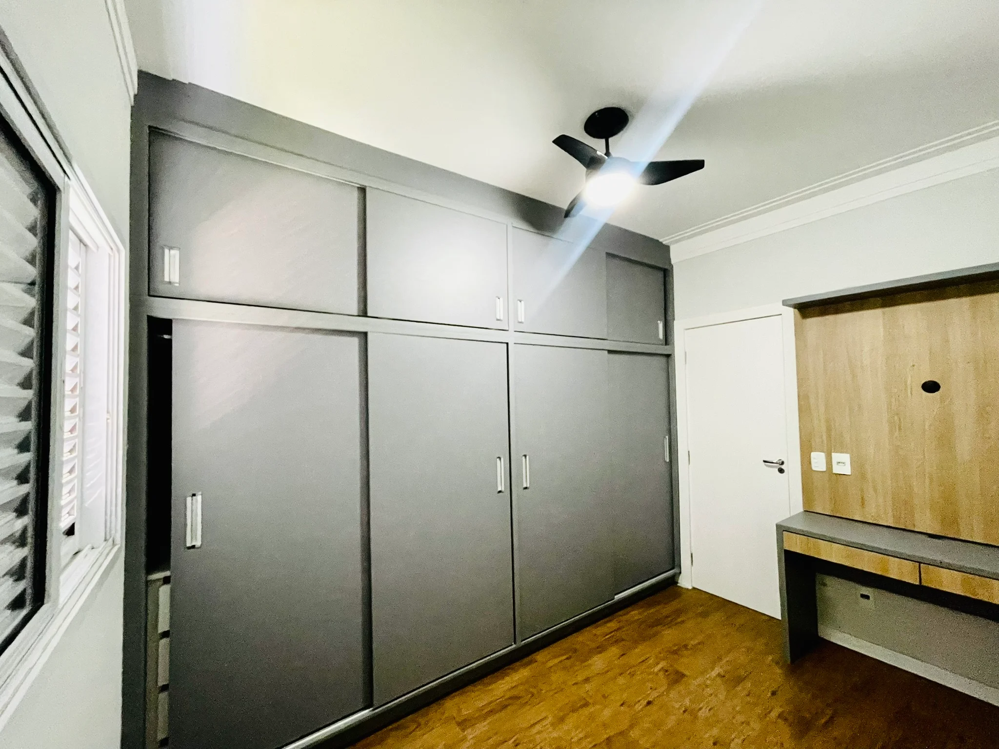 Cobertura duplex com 3 dormitórios no Condomínio Monte Castelo em  Taubaté/SP. 