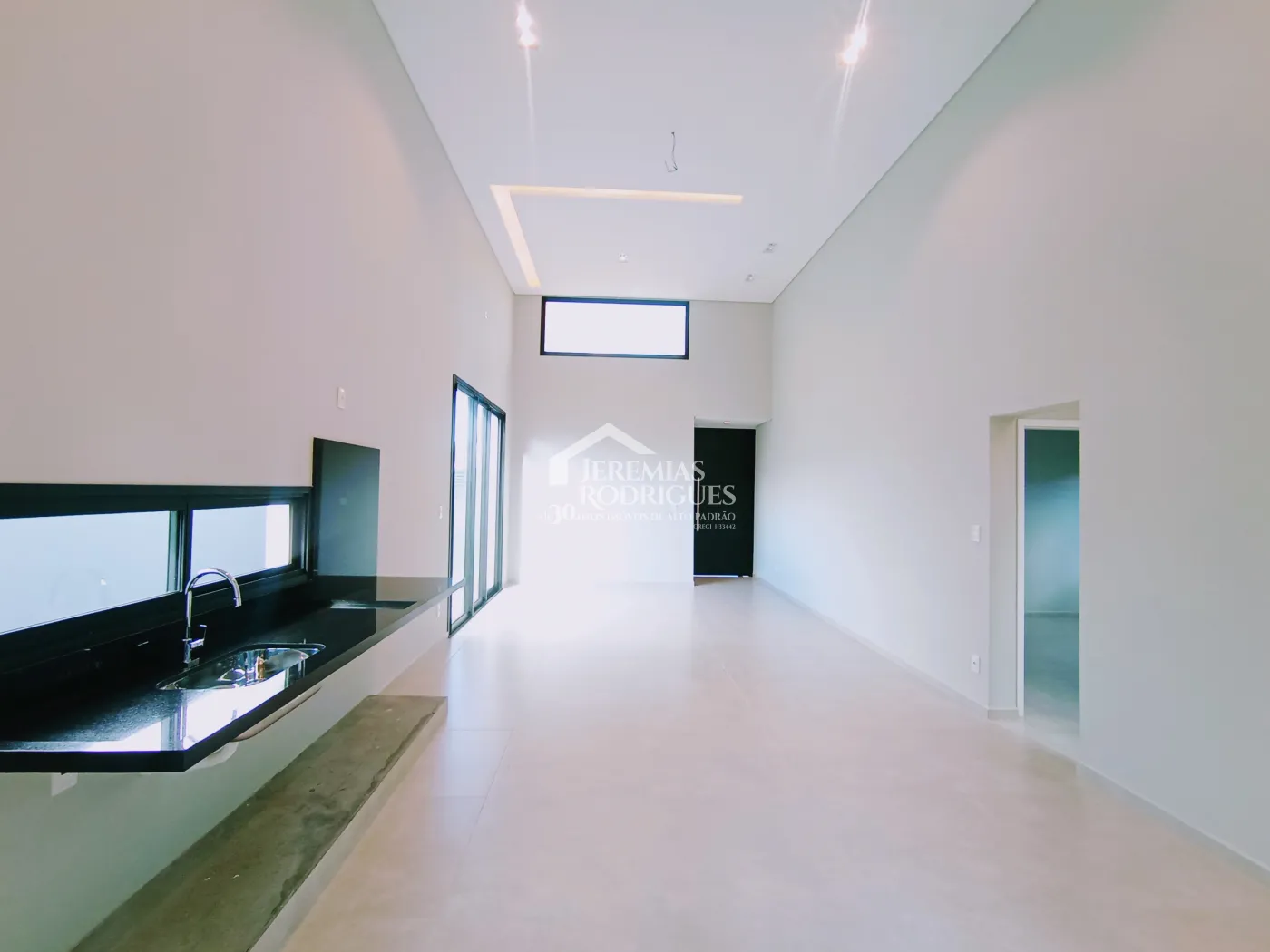 Casa à venda com 3 suítes no Condomínio Ouro Ville em Taubaté/SP