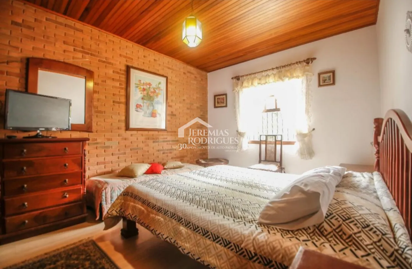 Casa para venda com 11 dormitórios no bairro Recanto Feliz em Campos do Jordão/SP