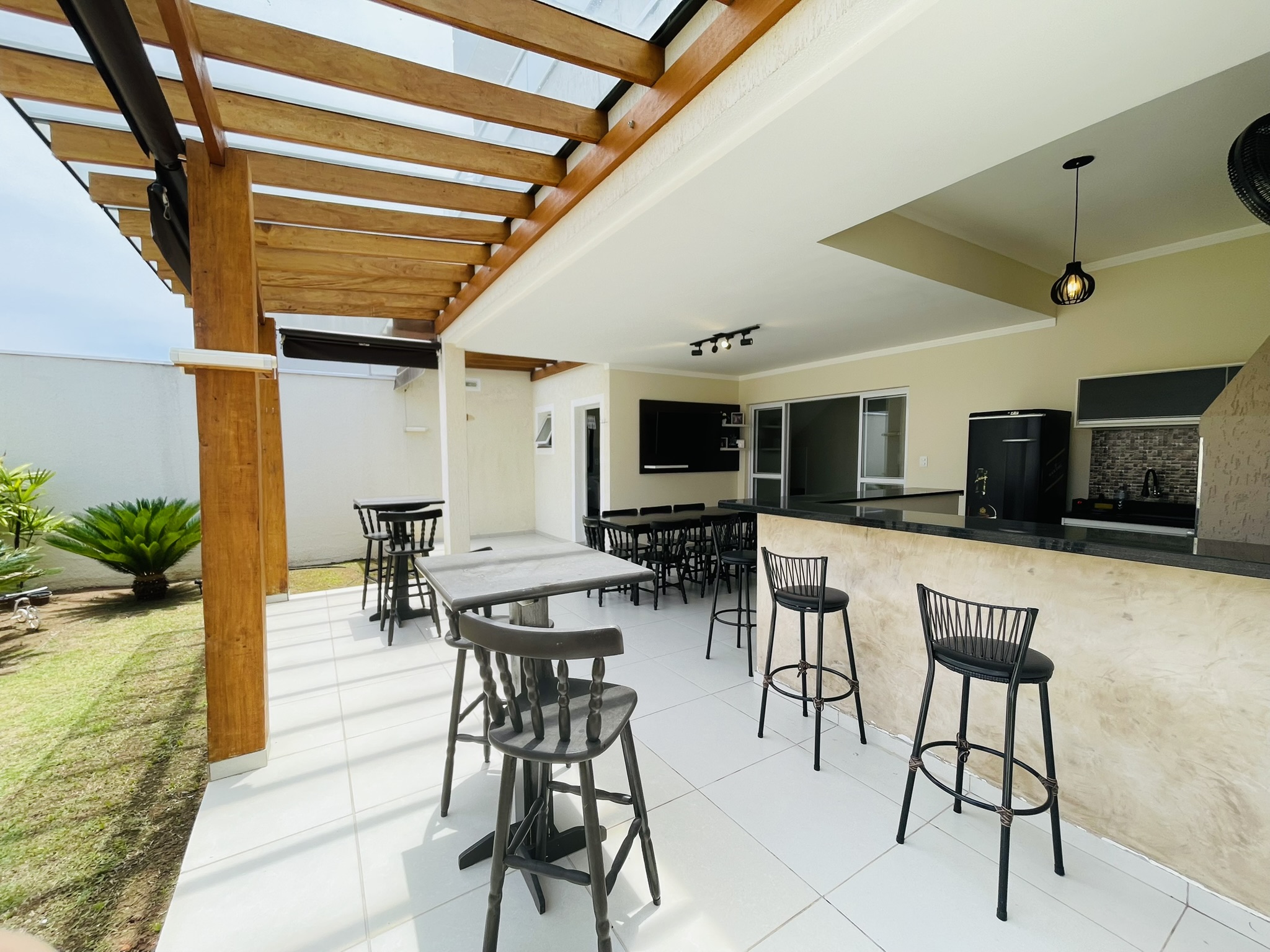 Casa à venda com 3 dormitórios no Condomínio Moema Ville em Pindamonhangaba/SP.