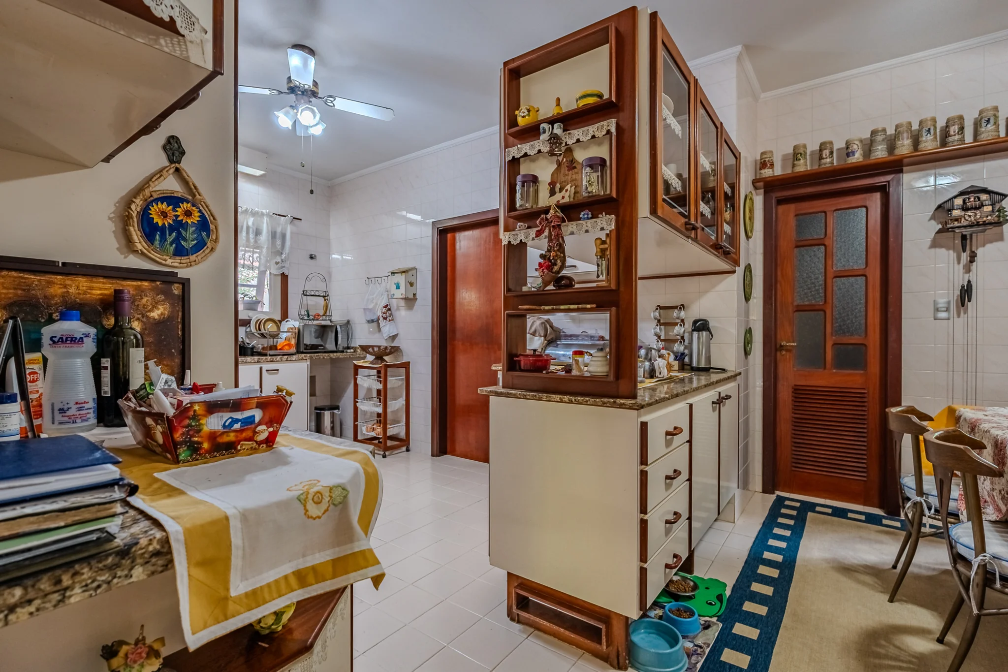 Casa à venda com 4 dormitórios no Condomínio Village Paineiras em Pindamonhangaba/SP. 