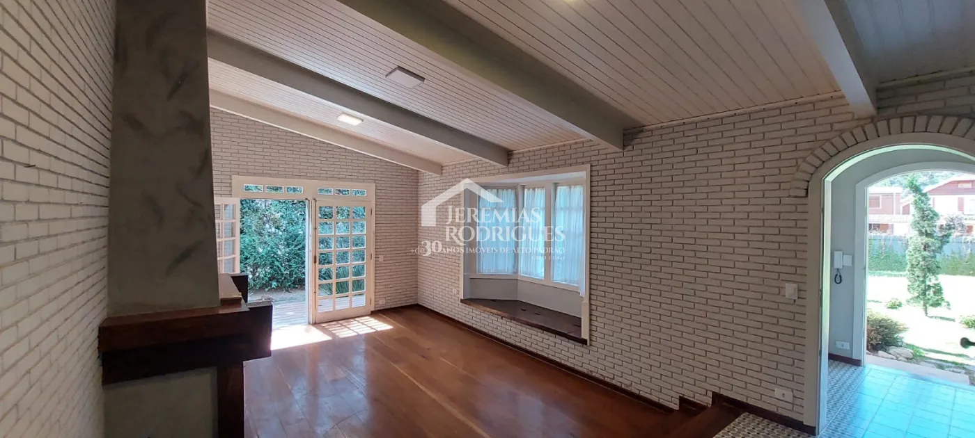 Casa com 3 dormitórios no Bairro Capivari - Campos do Jordão/SP