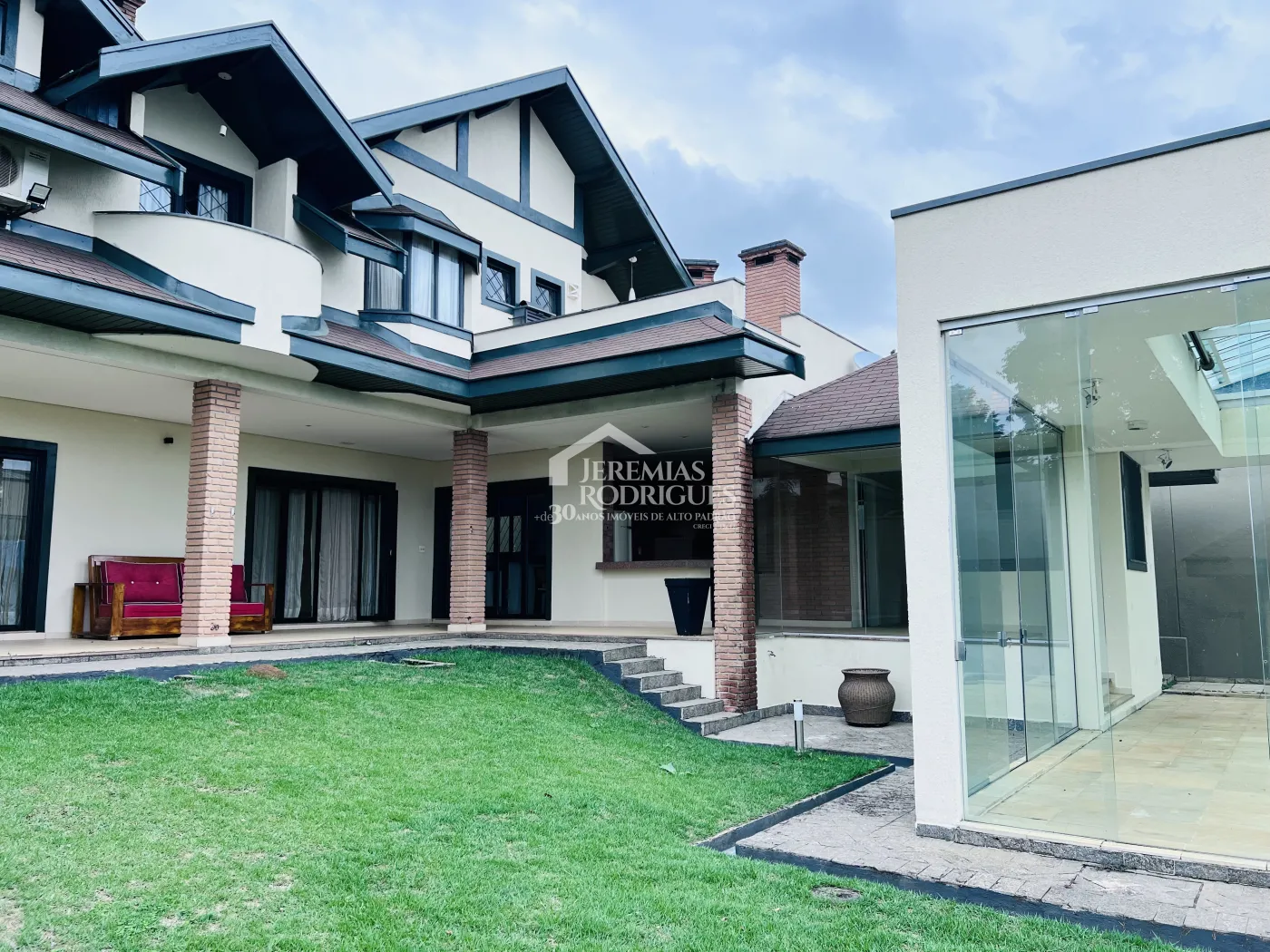 Casa com 8 dormitórios, 900 m² - Condomínio Portal da Serra - Taubaté/SP