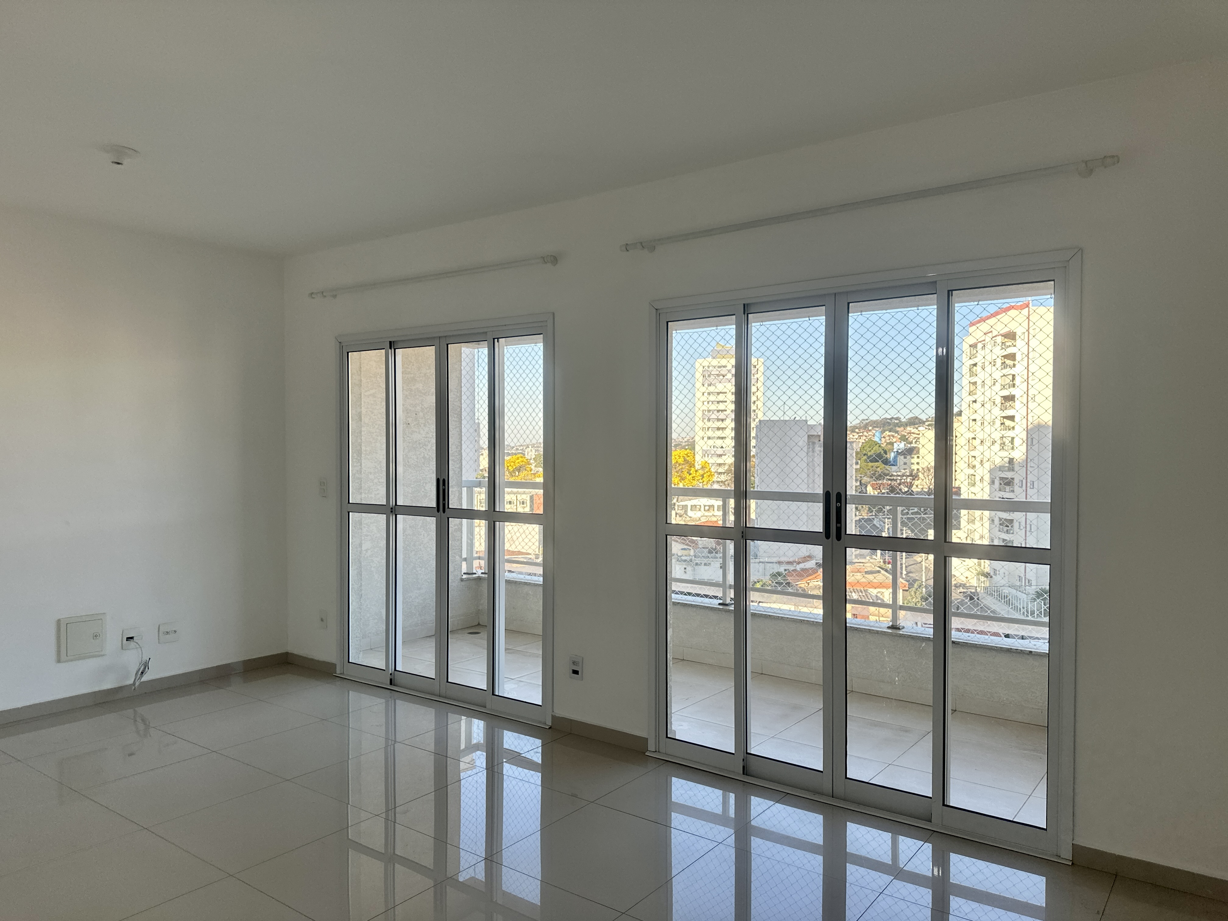 Apartamento para locação com 2 dormitórios, 75 m² no Edifício Camburi em Taubaté/SP