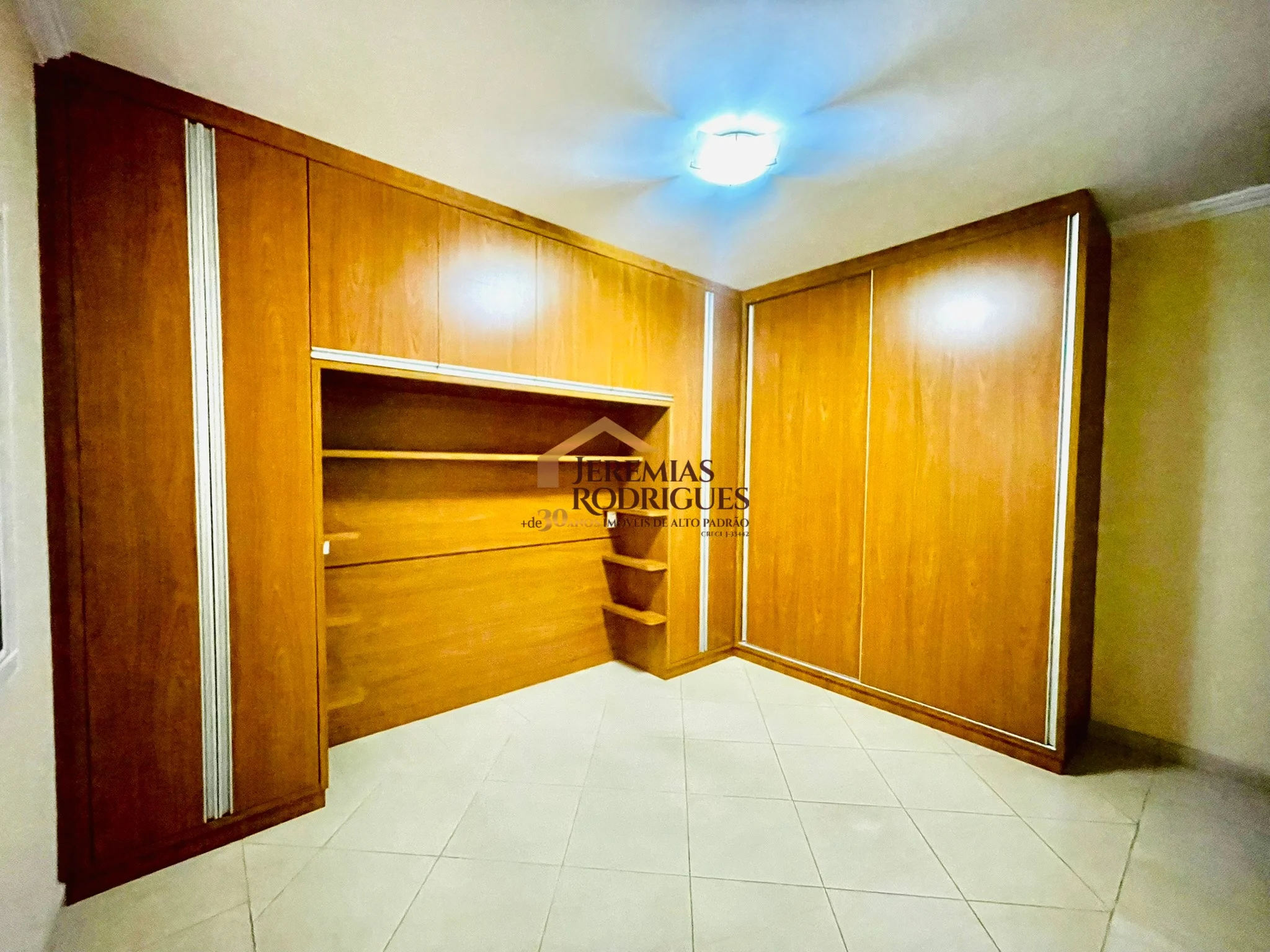 Casa para locação e venda no Centro em Taubaté/SP. — foto 13
