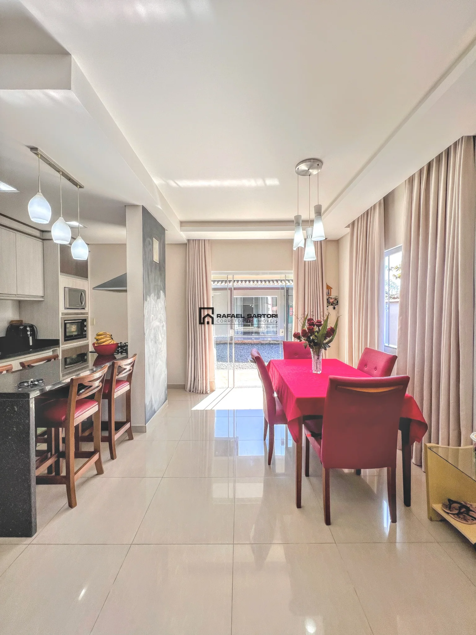 CASA TÉRREA NO BAIRRO NEREU RAMOS