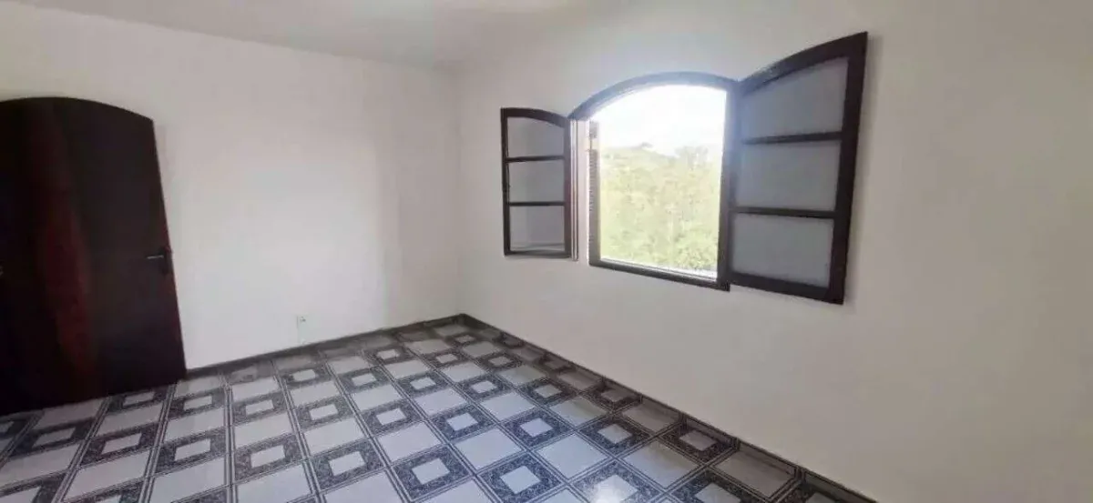 Casa GRANDE, 153m², Térrea com 03 quartos, 02 Vagas de Garagem Coberta, para locação no Jardim Ipê 4, São Bernardo do Campo - SP