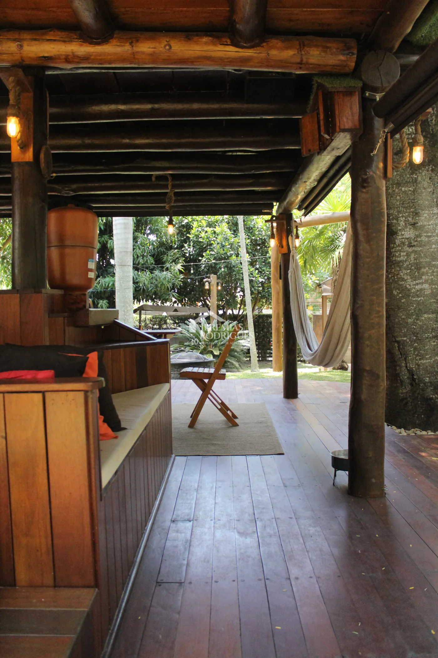 Casa para venda e locação com 5 dormitórios no Condomínio Taubaté Village em Taubaté/SP.