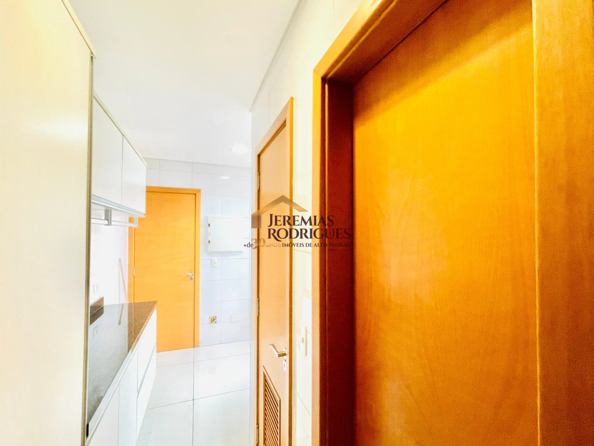 Apartamento Mobiliado para locação e venda no Condomínio Des Arts em Taubaté/SP.