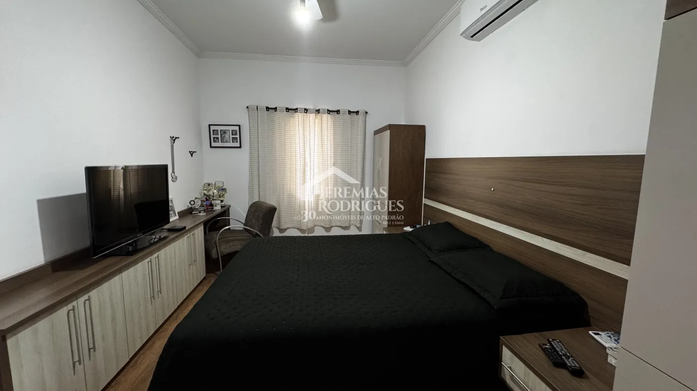 Casa para venda e locação com 3 dormitórios no bairro Chácara da Galega em Pindamonhangaba/SP.