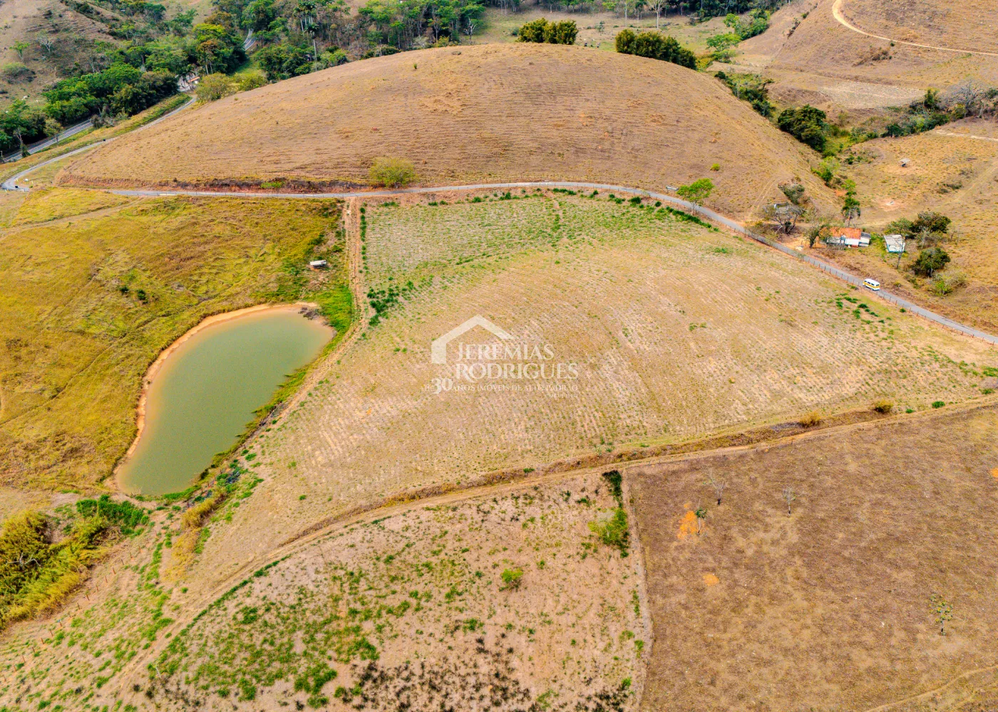 Fazenda à venda com 400 alqueires em São Jose do Barreiro/SP.