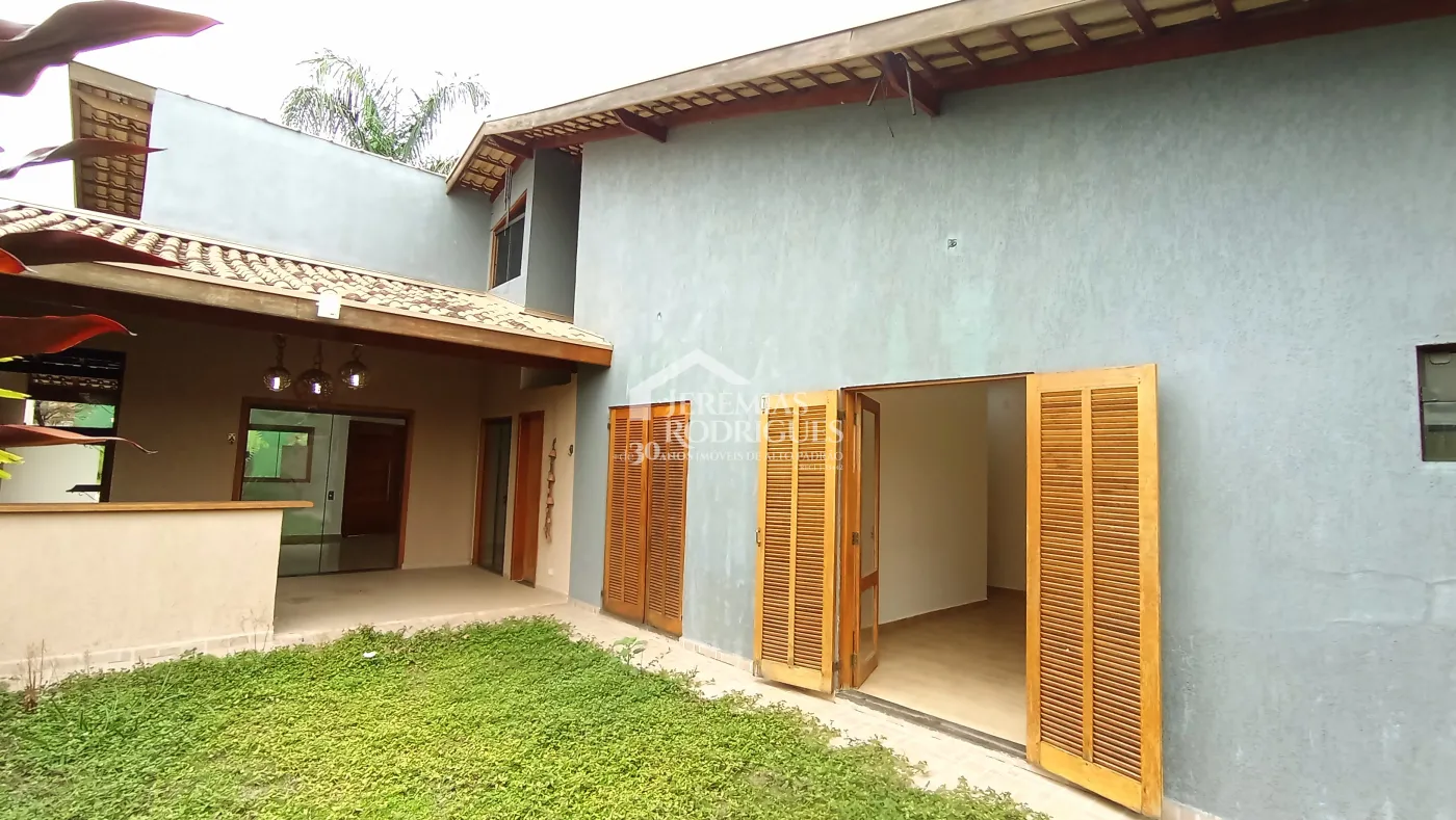 Casa para venda e locação com 3 dormitórios no Condomínio Pontal da Amizade em Taubaté/SP.