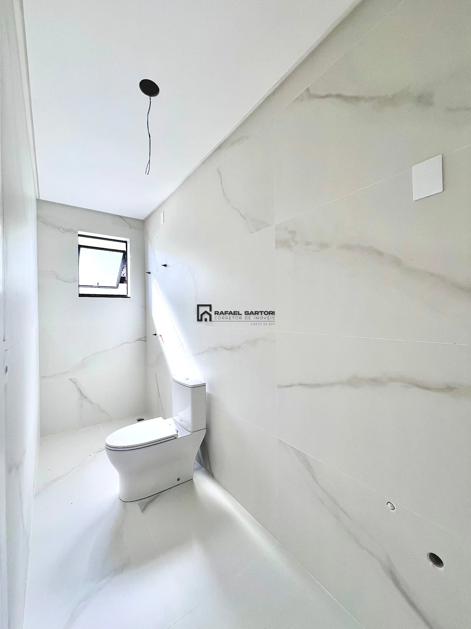 CASA COM 03 SUITES NO AMIZADE