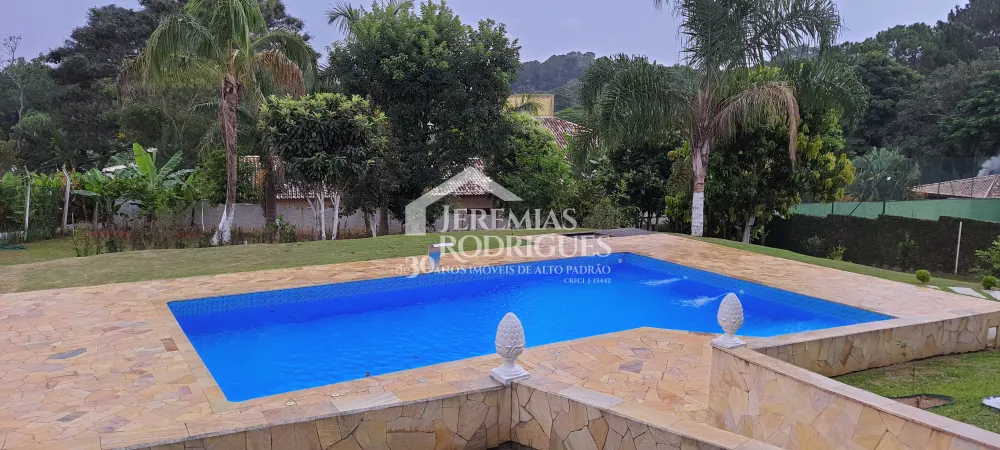 A Imobiliária Jeremias Rodrigues Imóveis de Alto Padrão disponibiliza para venda e locação essa casa no Condomínio Chácaras Cataguá em Taubaté/SP.