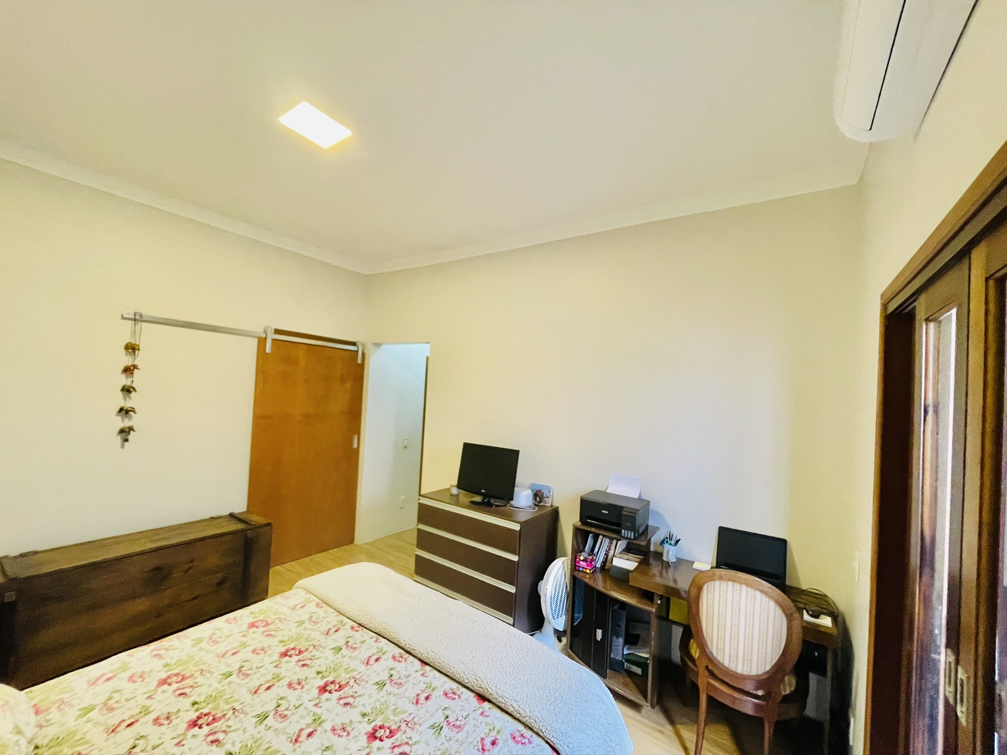 Casa para venda e locação com 4 dormitórios no Condomínio Parque dos Pássaros em Tremembé/SP.  