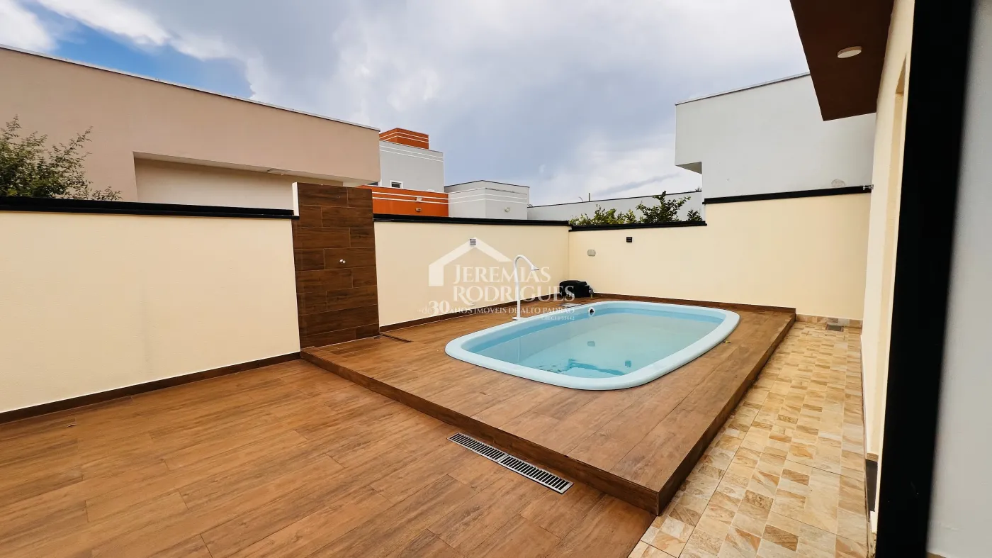 Casa à venda com 3 dormitórios no Condomínio Residencial Tecoara em Taubaté/SP.