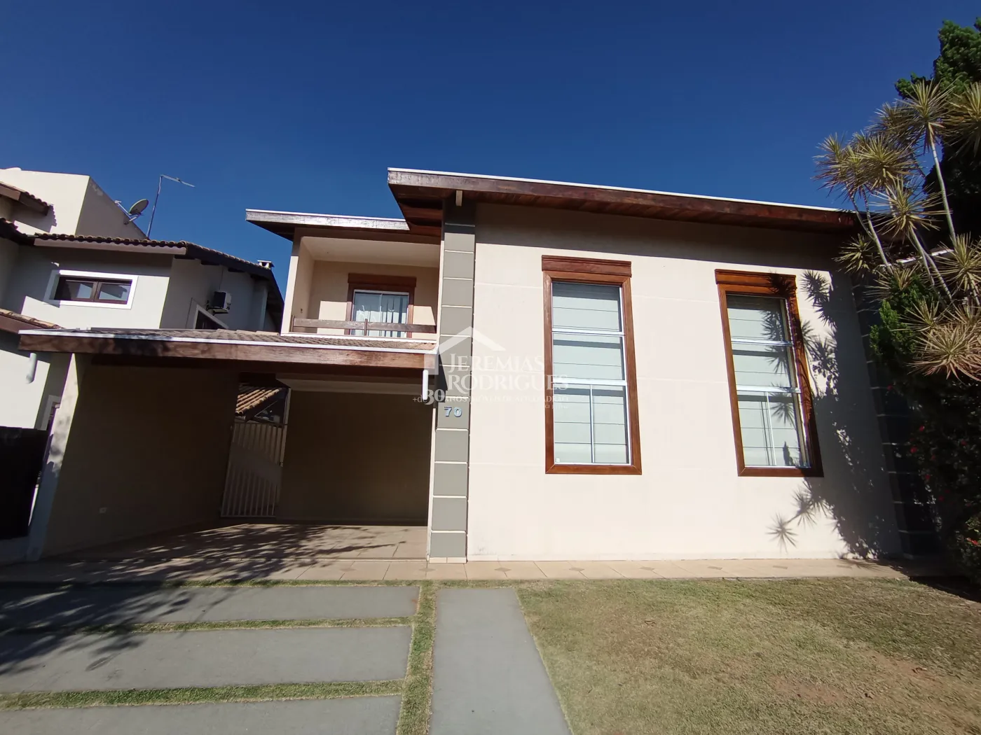 Casa à venda com 3 dormitórios no Condomínio Vale dos Príncipes em Taubaté/SP.