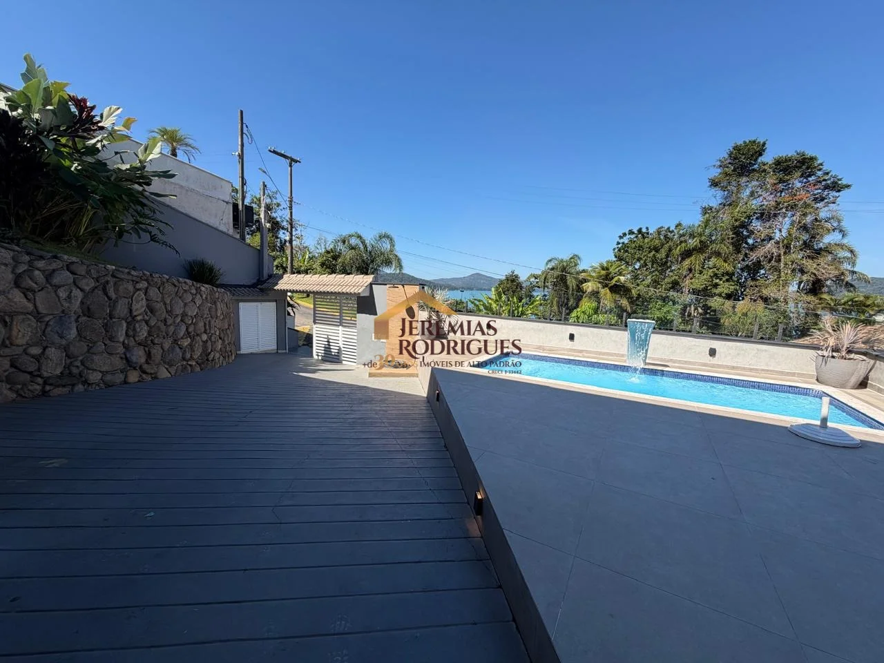 Casa à venda no Condomínio Santa Rita em Ubatuba/SP.