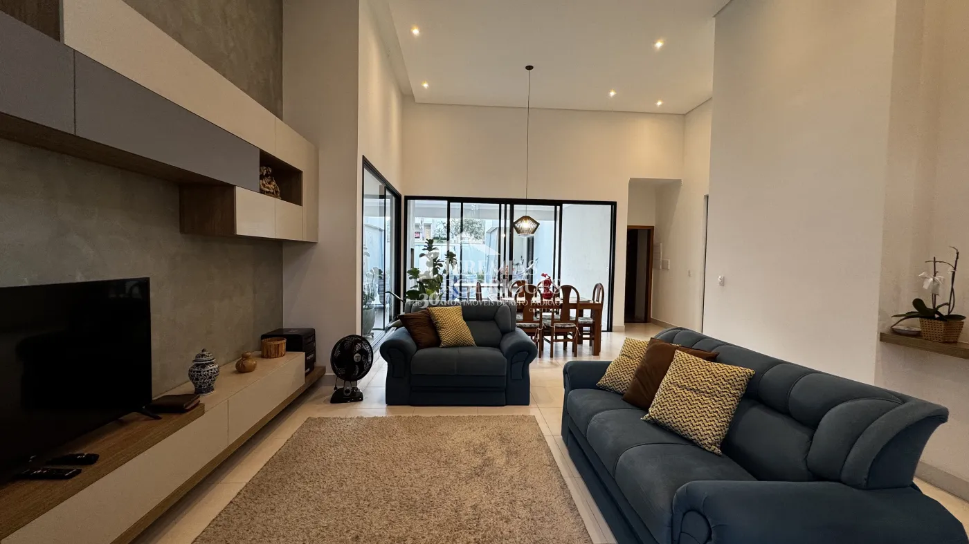 Casa à venda com3 suítes no Condomínio Reserva dos Lagos em Pindamonhangaba/SP.