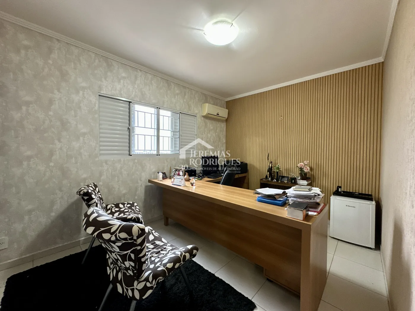 Casa comercial com 320 m² - Chácara Guizard - Taubaté/SP.