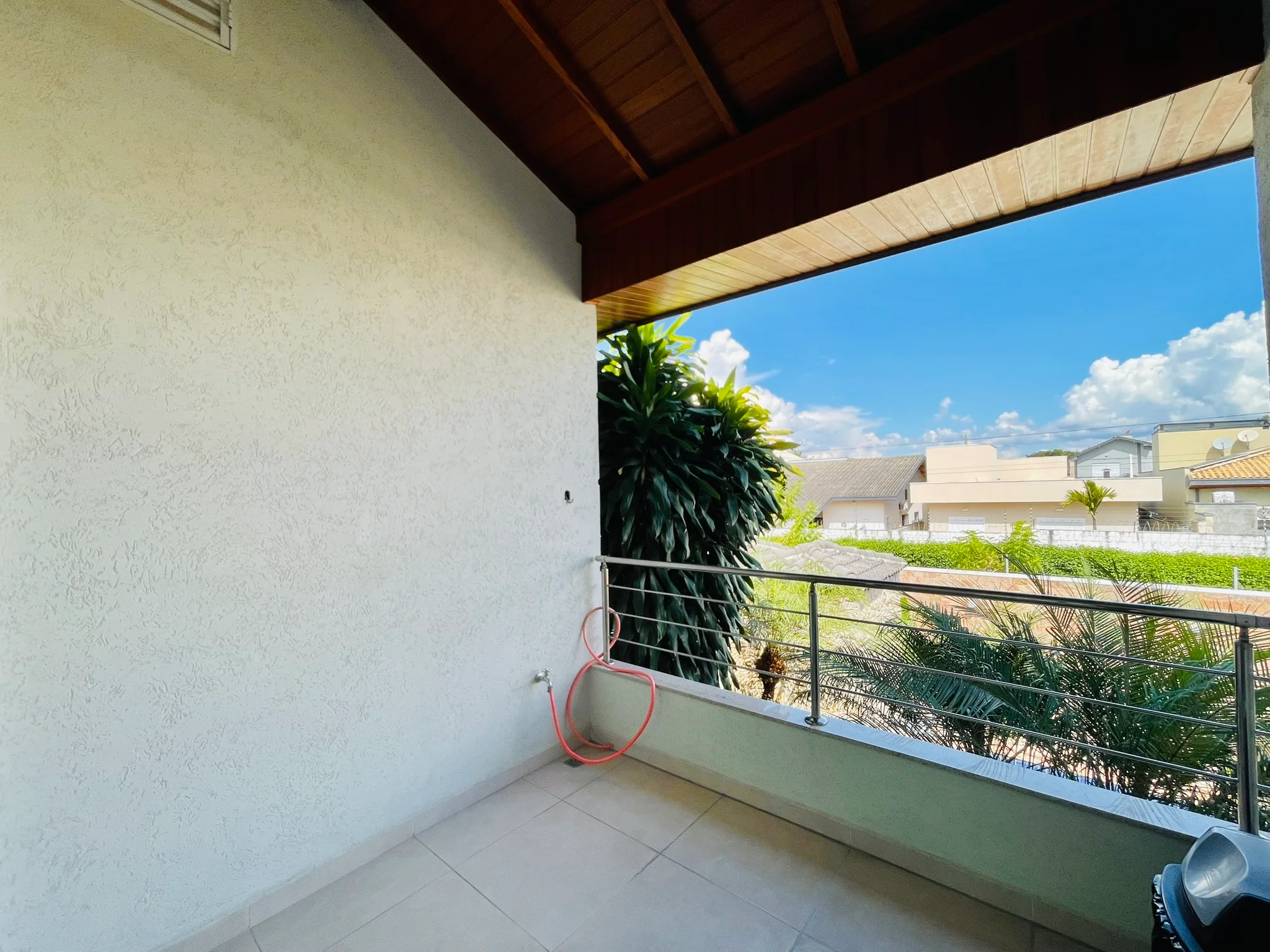 Casa à venda com 4 dormitórios no Condomínio Campos do Conde II em Tremembé/SP.