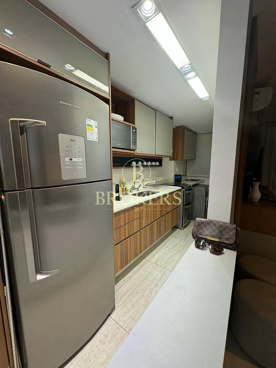 Apartamento a venda. Ipanema na quadra da praia! 2 quartos (1 suíte), varanda com vista mar, vaga,