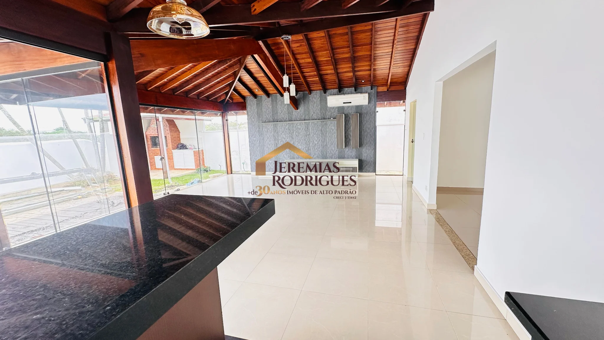 Casa para locação e venda no Condomínio Real Ville em Pindamonhangaba/SP.