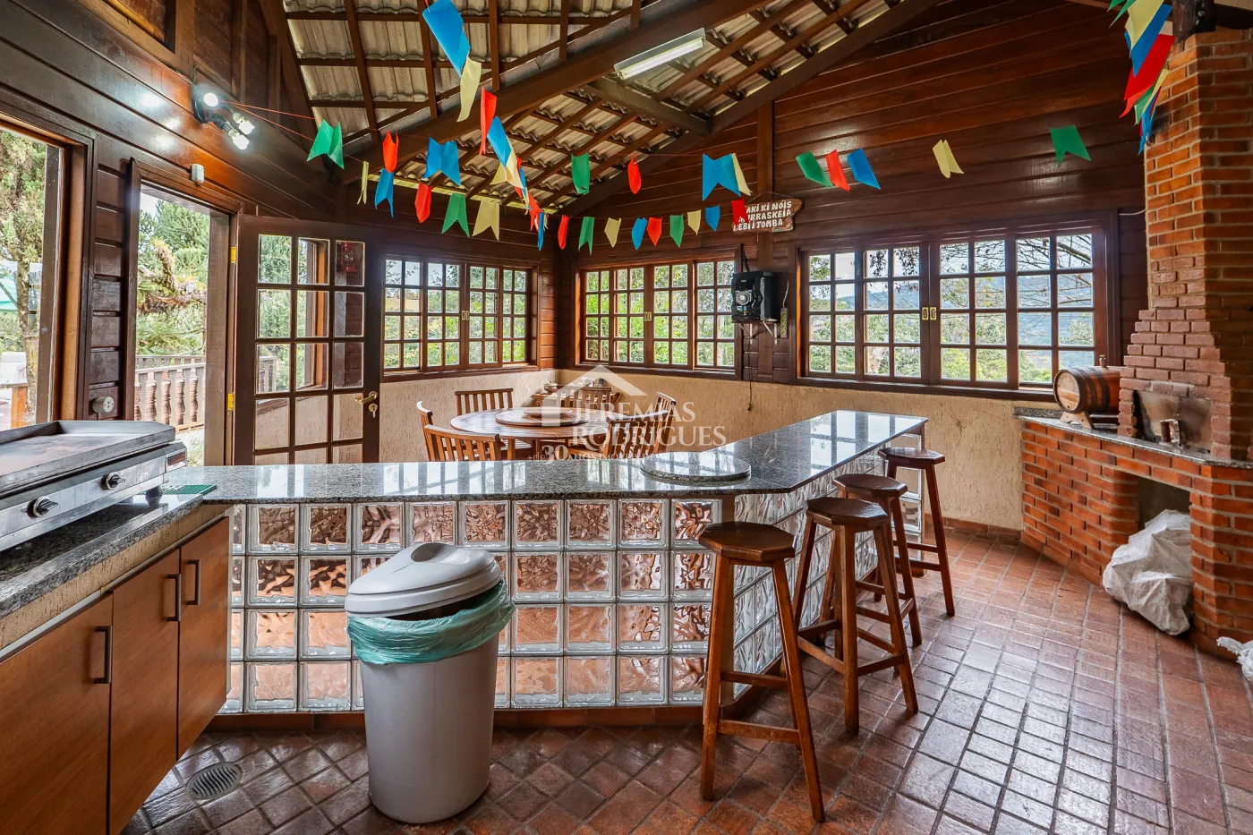 Casa com 4 dormitórios, 450 m² - Atalaia - Campos do Jordão/SP