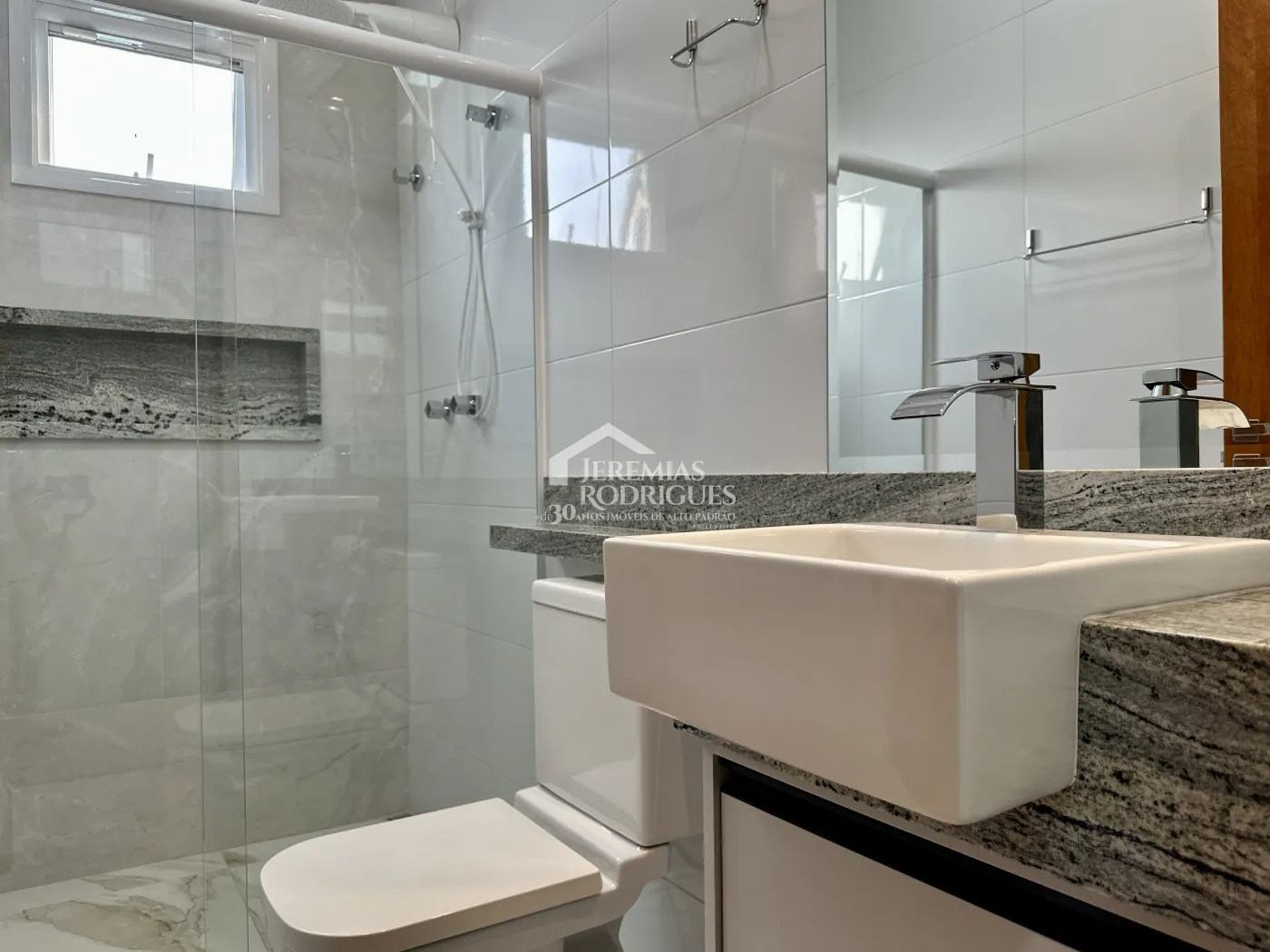 Casa com 3 dormitórios, 169,20 m² - Condomínio Ouro Ville - Taubaté/SP.