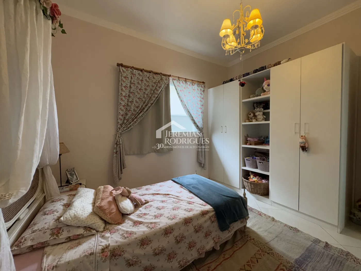 Casa à venda com 3 suítes no Condomínio Real Ville em Pindamonhangaba/SP.