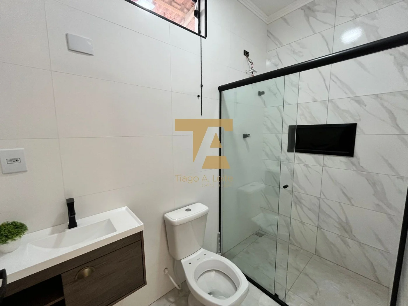Casa no Portal dos Eucaliptos em Pindamonhangaba com suíte e closet