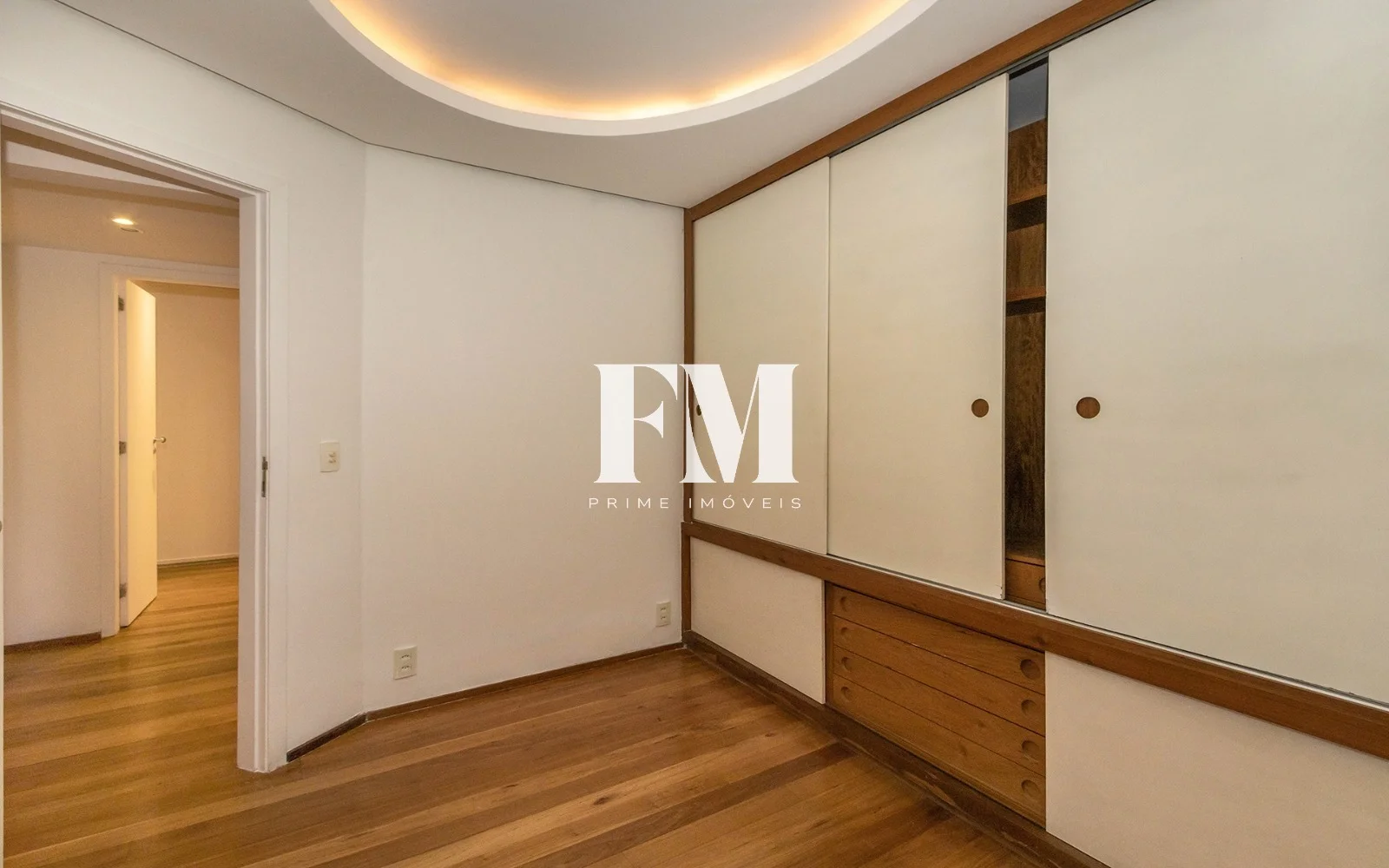 Leblon | Rua Aperana | 2 Quartos (1 Suíte) | 79m² com Varanda e Vaga a Poucos Metros da Praia - foto 23