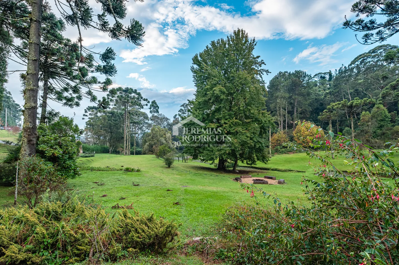 Casa com 9 dormitórios, 694 m² - Condomínio Reserva Figueiredo - Campos do Jordão/SP