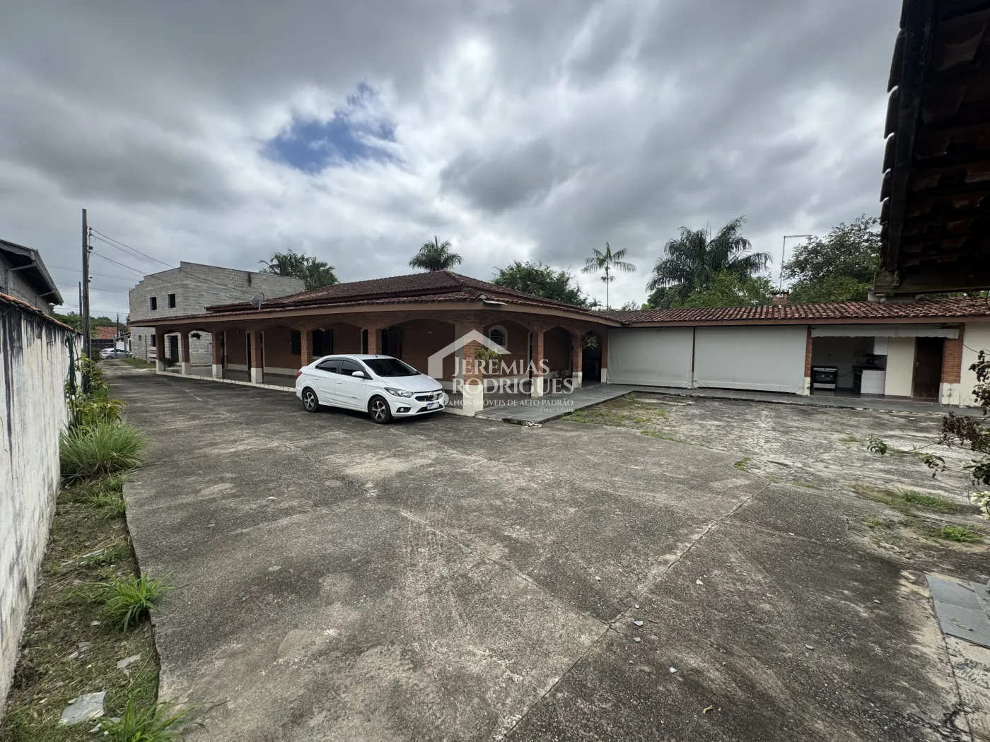 Área com imóvel residencial para venda no bairro Crispim em Pindamonhangaba/SP
