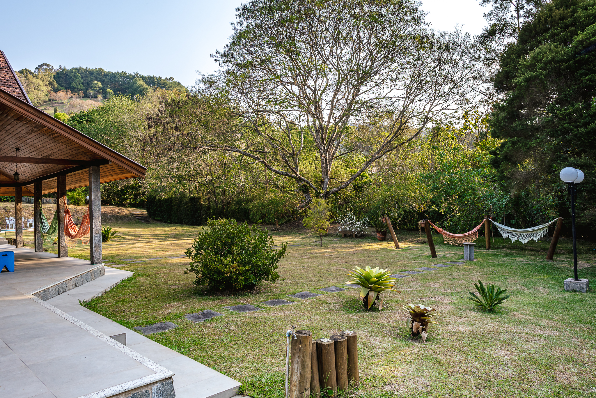 Casa à venda com 4 suítes no Condomínio Country Club em Santo Antônio do Pinhal/SP.