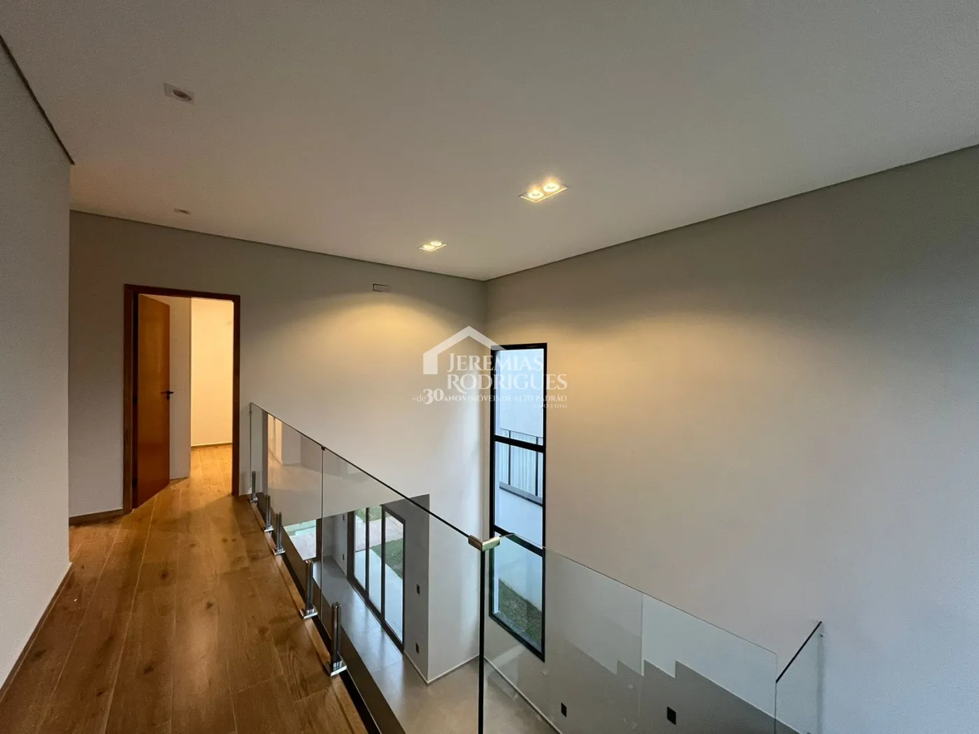 Casa assobradada à venda com 3 suítes no Condomínio Cyrela Landscape em Taubaté/SP.