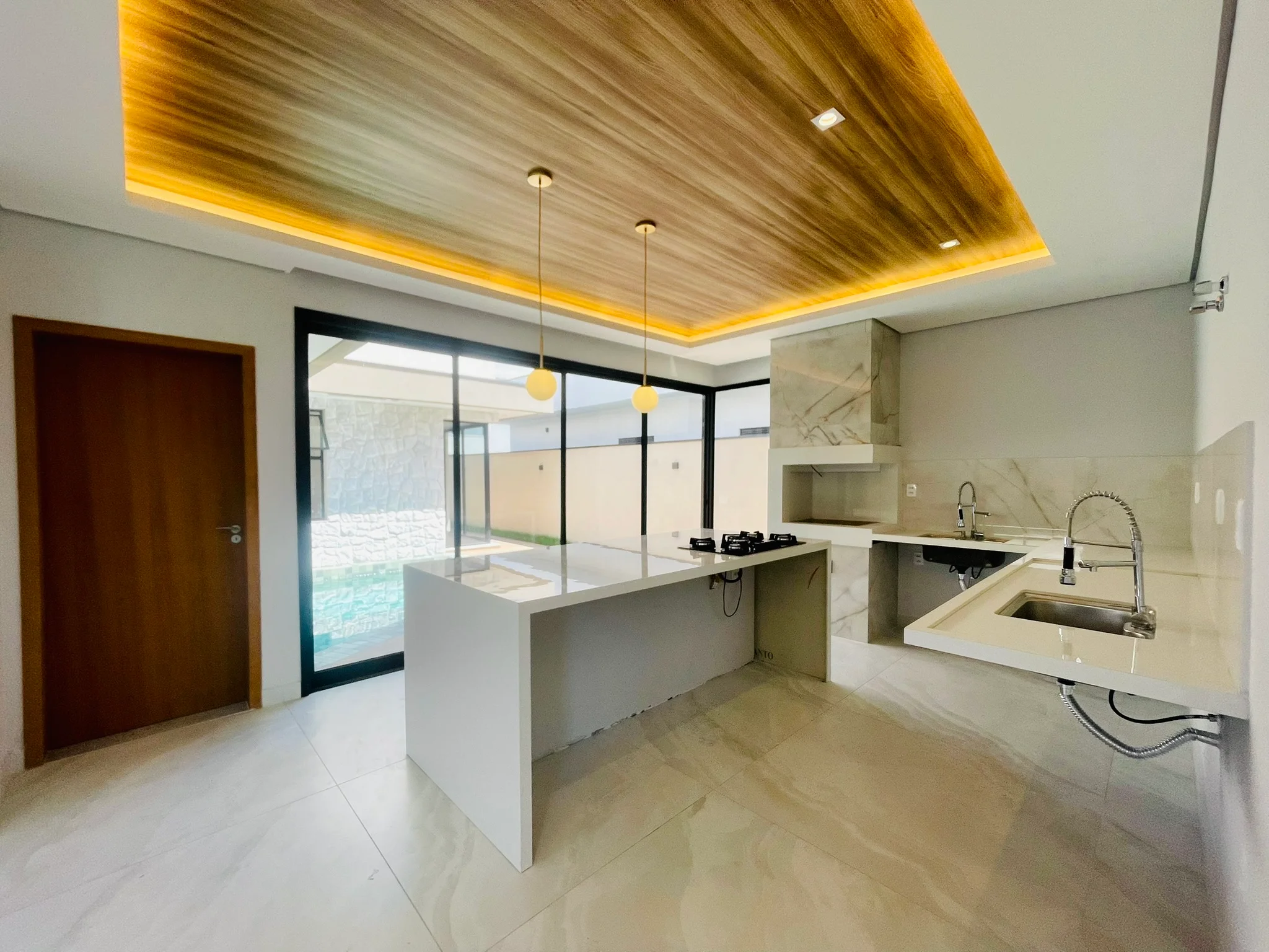 Casa para venda e locação com 3 dormitórios no Condomínio Terras do Vale em Caçapava/SP. 