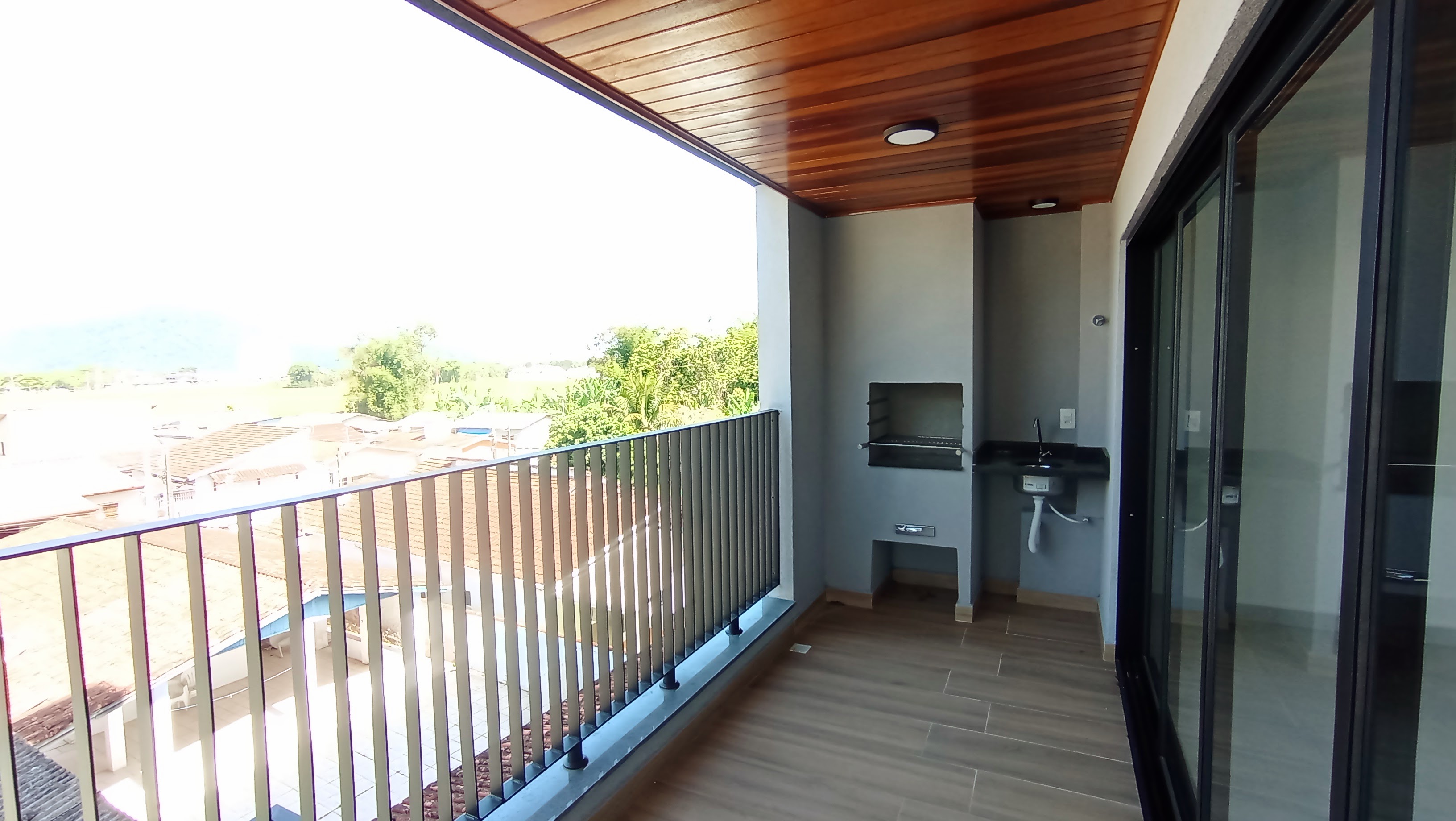 Apartamento à venda com 3 suítes, 124 m² no Edifício Residencial Apoema em Ubatuba/SP.