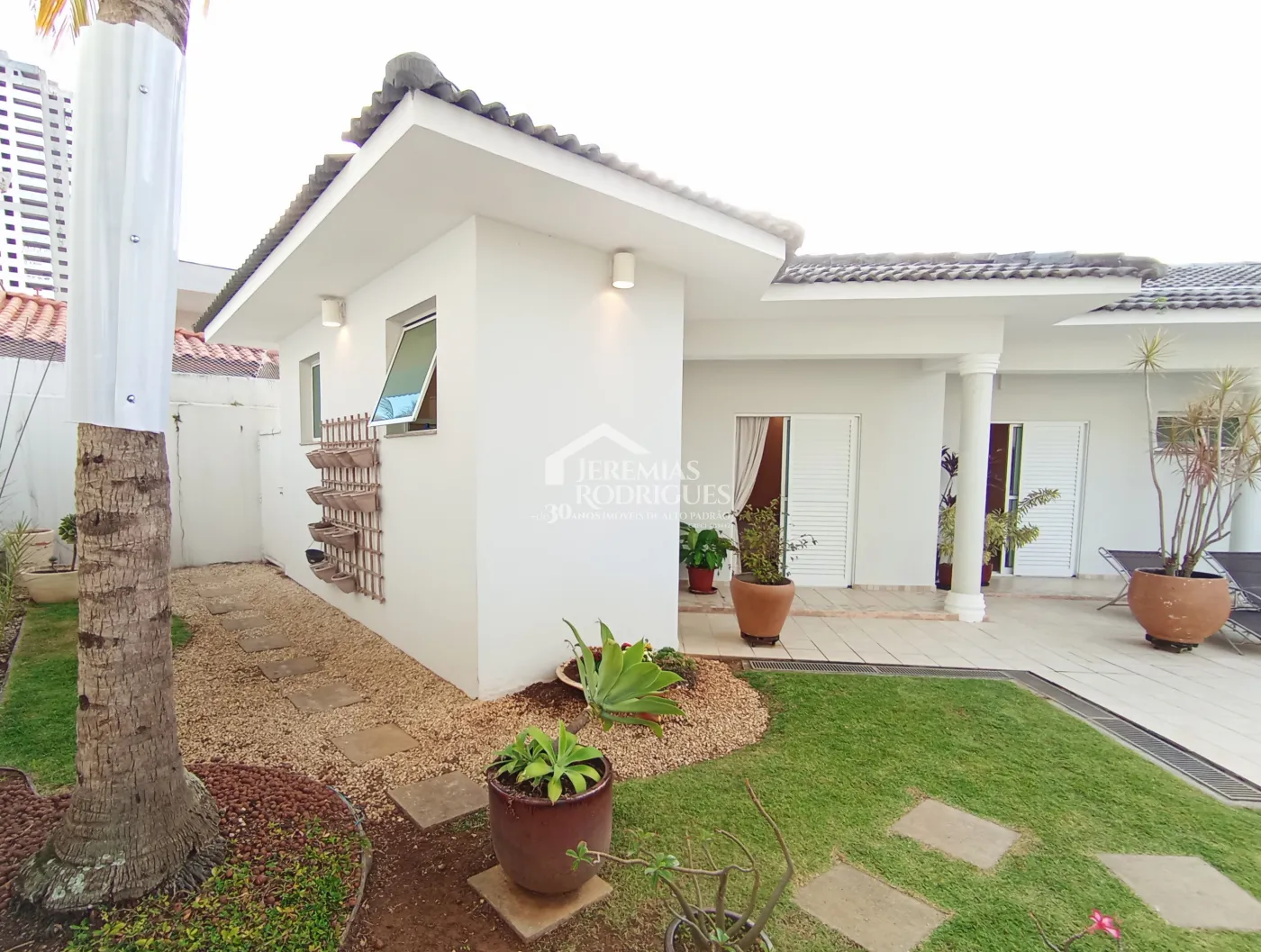 Casa à venda com 4 dormitórios no Condomínio Taubaté Village em Taubaté/SP.