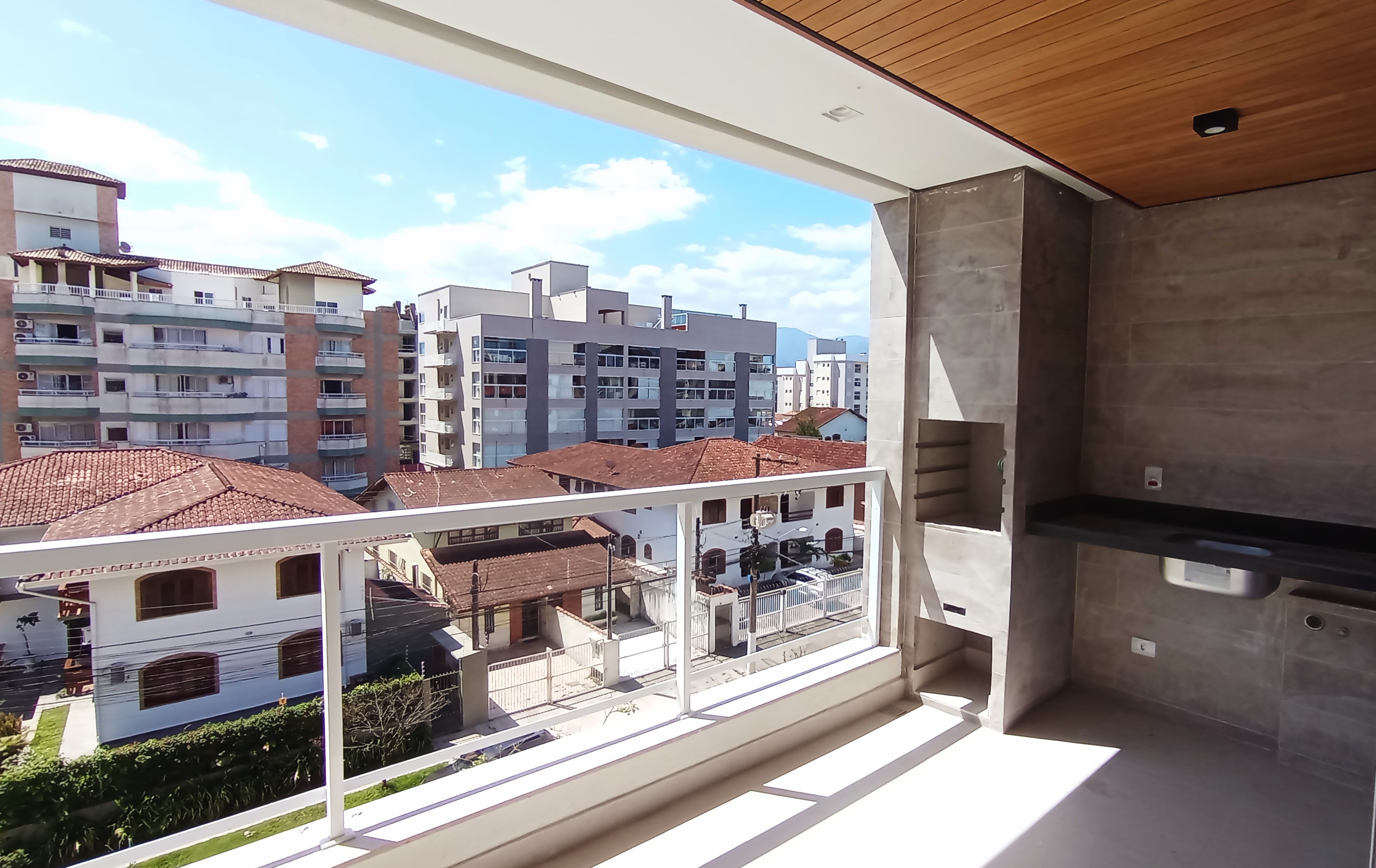 Apartamento à venda com 3 dormitórios, 98 m² no Condomínio Porto Gaia em Ubatuba/SP.