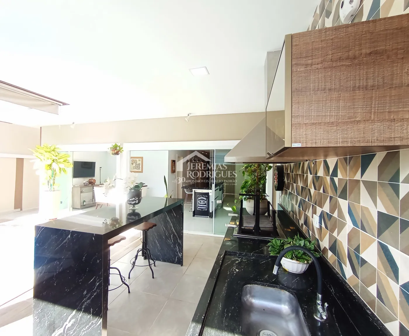 Casa à venda com 4 suítes no Condomínio Altos da Serra VI em São José dos Campos/SP