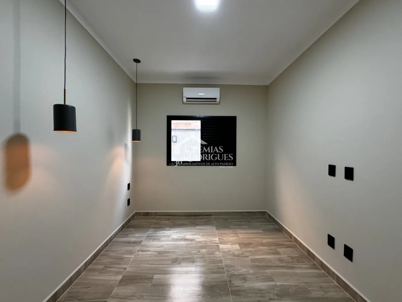 Casa com 3 dormitórios, 167 m² - Condomínio Pérola do Vale - Tremembé/SP.