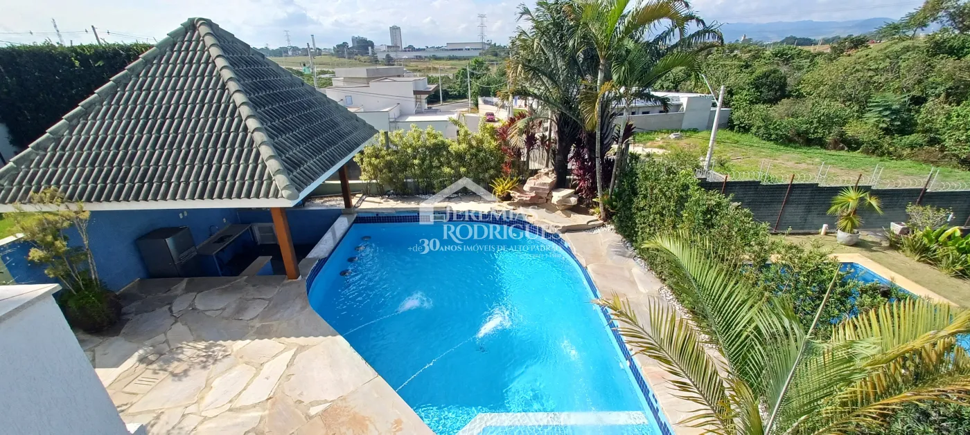 Casa disponível para venda e locação no Condomínio Colonial Village I em Pindamonhangaba/SP