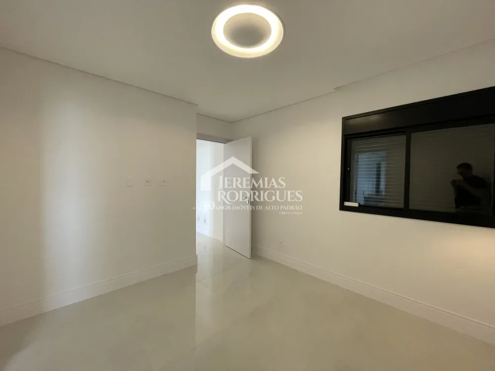 Apartamento com 3 suítes, 211 m² no Edifício Europa em Taubaté/SP